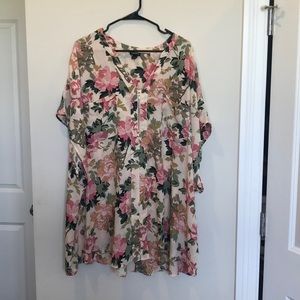 Torrid Women’s Size 6 Short Sleeve Floral‎ Print Blouse